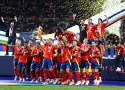 -包含欧洲国家队实力碰撞，比赛精彩激烈上演的词条