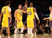 -湖人大胜步行者，守住晋级希望