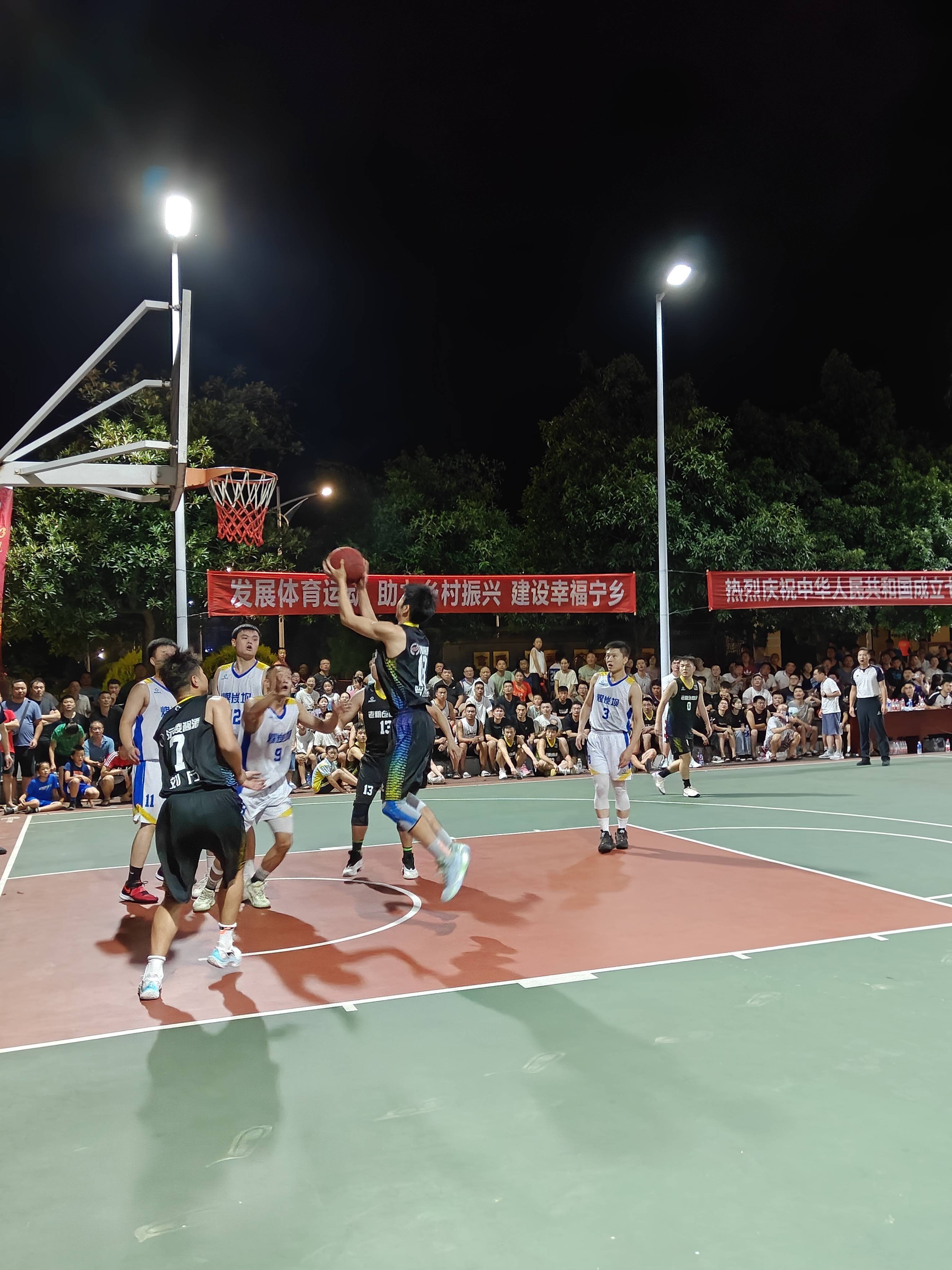 关于男子篮球比赛的精彩瞬间将走进历史的信息 关于男子篮球比赛的精彩瞬间将走进历史的信息