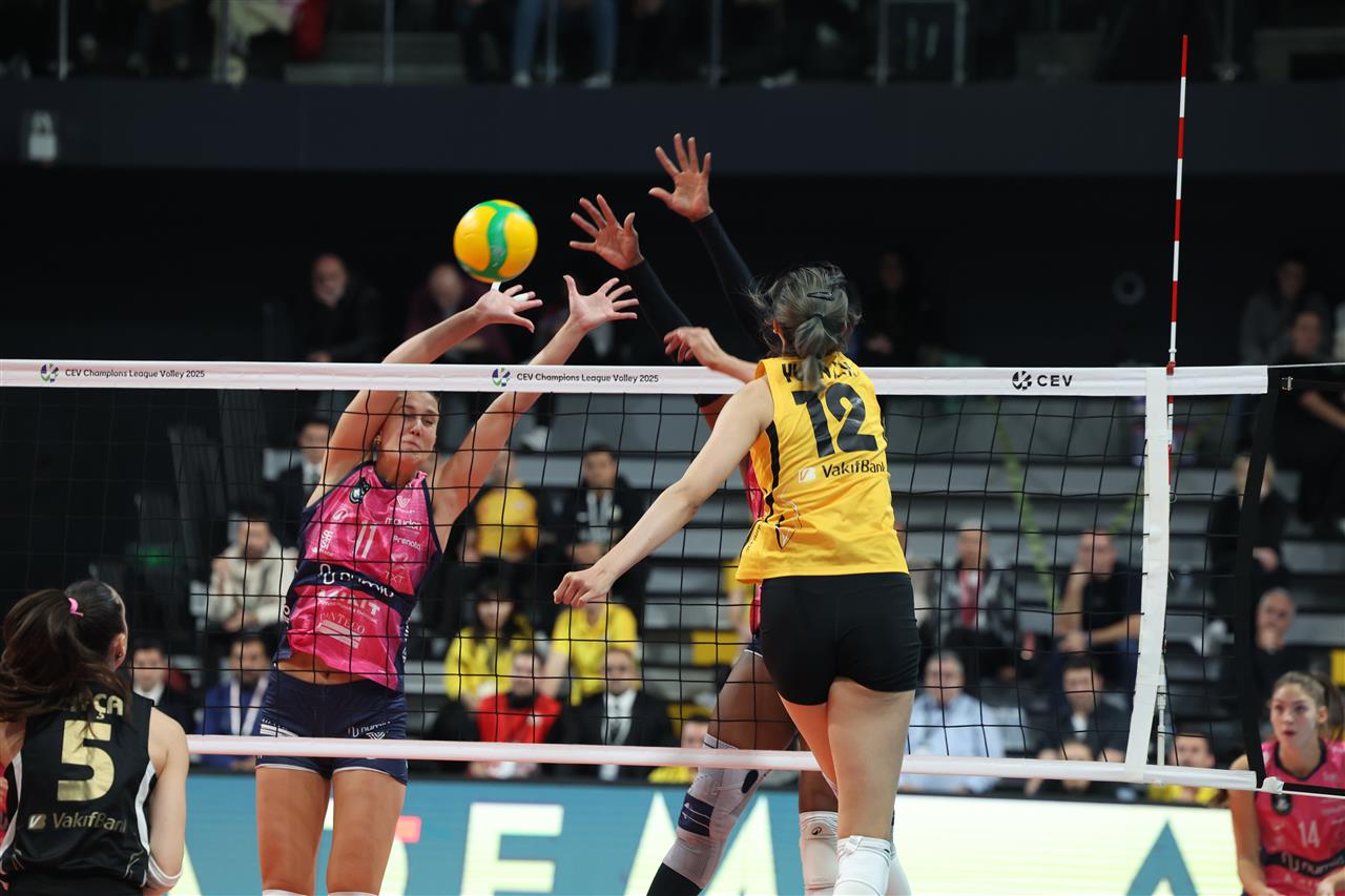 欧洲女子球会联赛激烈角逐 欧洲女子球会联赛激烈角逐