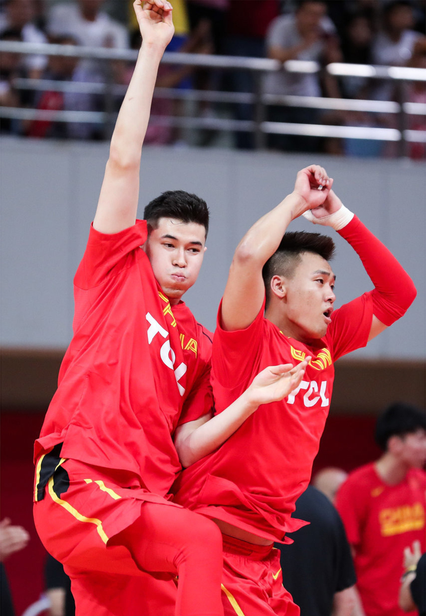 西南联队在热身赛中获得胜利夺冠 西南联队在热身赛中获得胜利夺冠