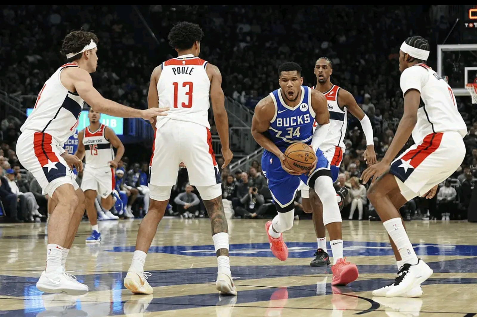 雄鹿碾压山西队,布克关键制胜的简单介绍 雄鹿碾压山西队,布克关键制胜的简单介绍