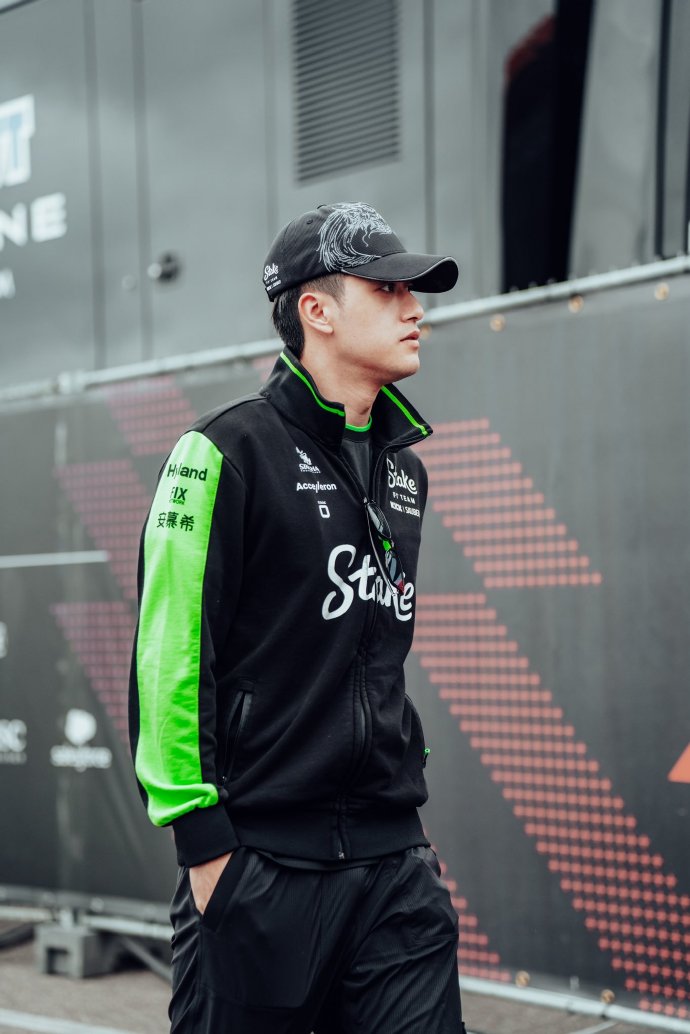 梅赛德斯鏖战索伯车队,周冠宇高光表现 梅赛德斯鏖战索伯车队,周冠宇高光表现