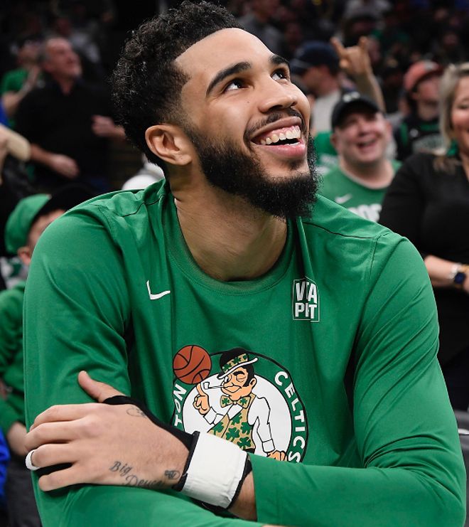 雄鹿鏖战广州队，塔图姆带队取胜