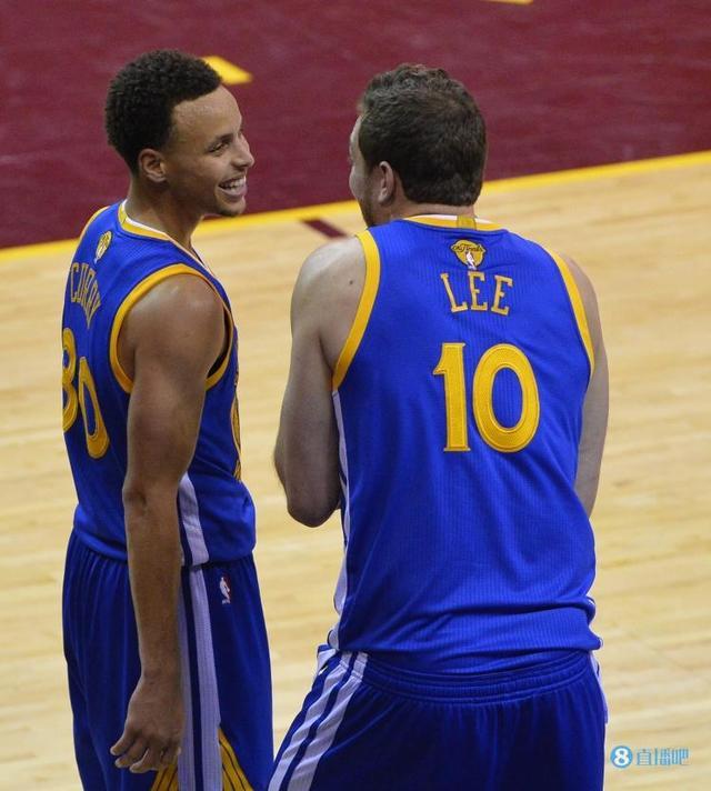 上海队轻取新疆队,库里惊艳四座 上海队轻取新疆队,库里惊艳四座