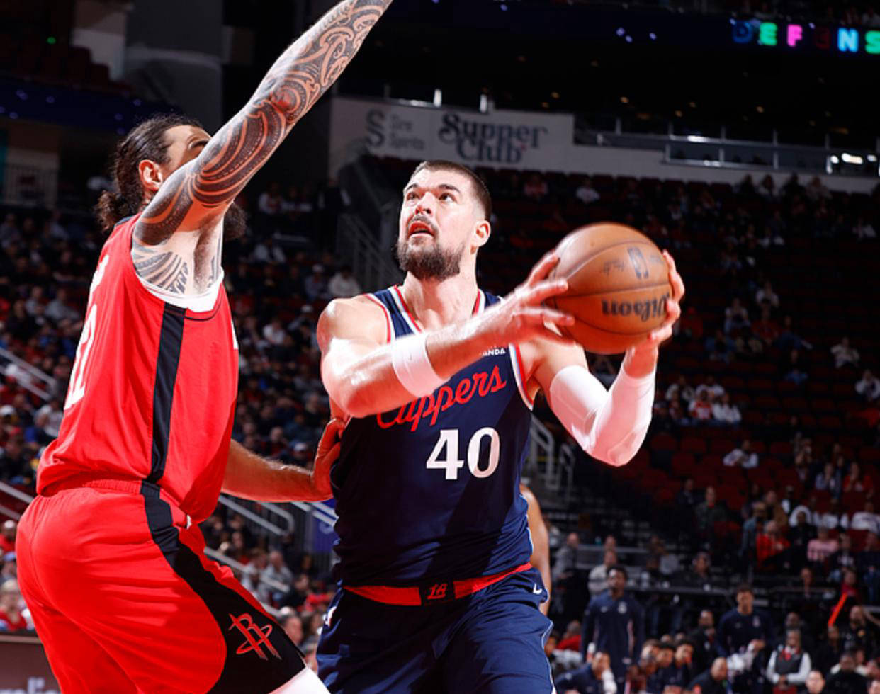 快船完胜新疆队,约基奇关键制胜 快船完胜新疆队,约基奇关键制胜