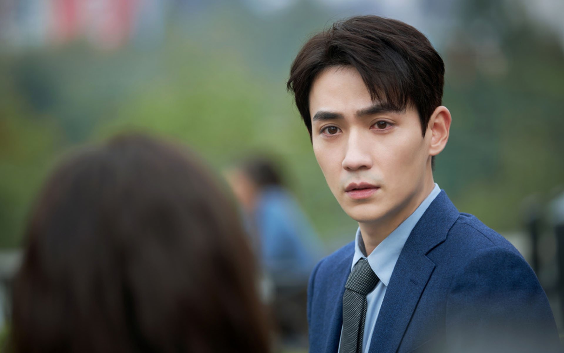 巴林赛道上的引擎轰鸣,金州更衣室里的无声回响